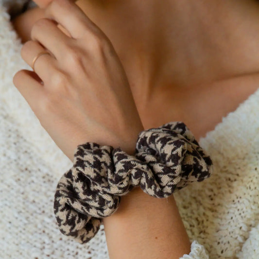 Noah Houndstooth Scrunchie